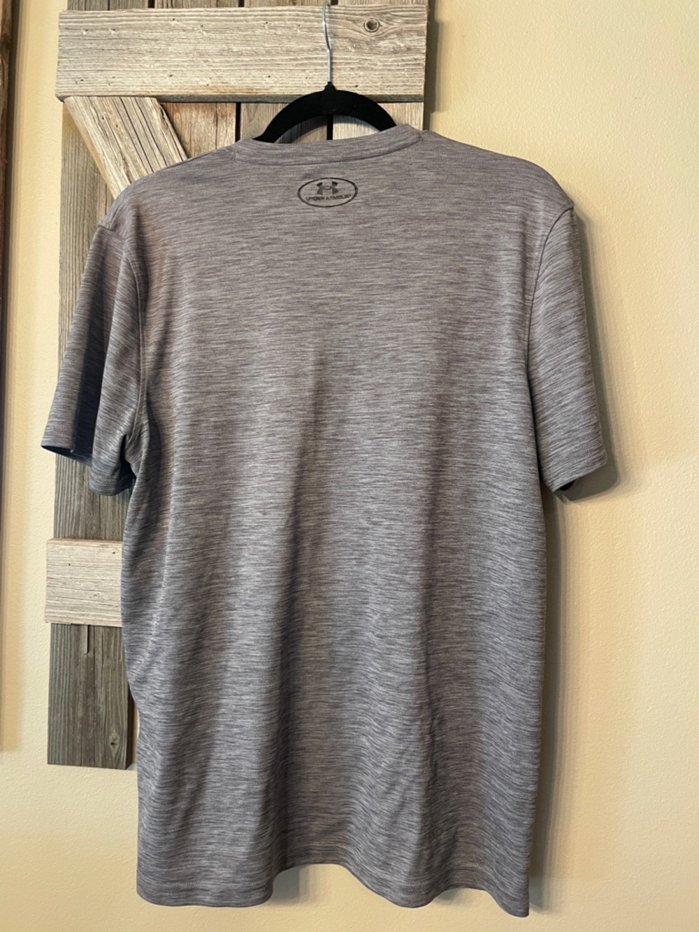 Under Armour Men’s Gray Heather V-Neck Performance Tee - Picture 3 of 3